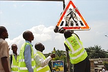 L’ONG GASPER lance une opération nettoyage des panneaux de signalisation à Abidjan